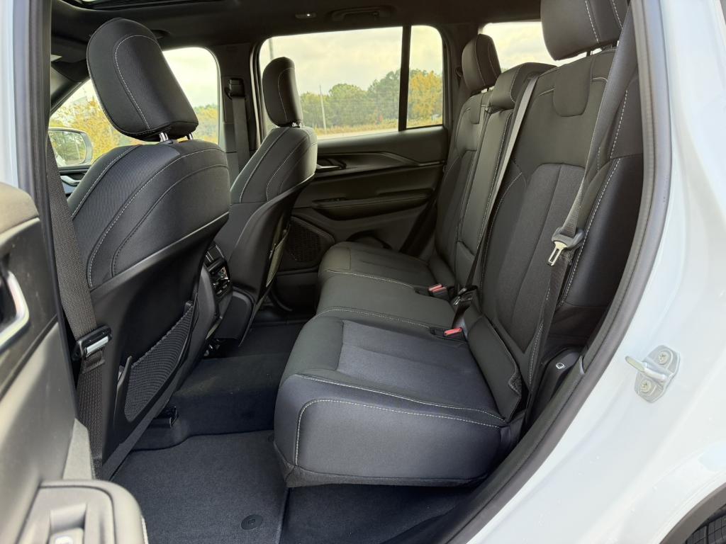 new 2025 Jeep Grand Cherokee car, priced at $33,529