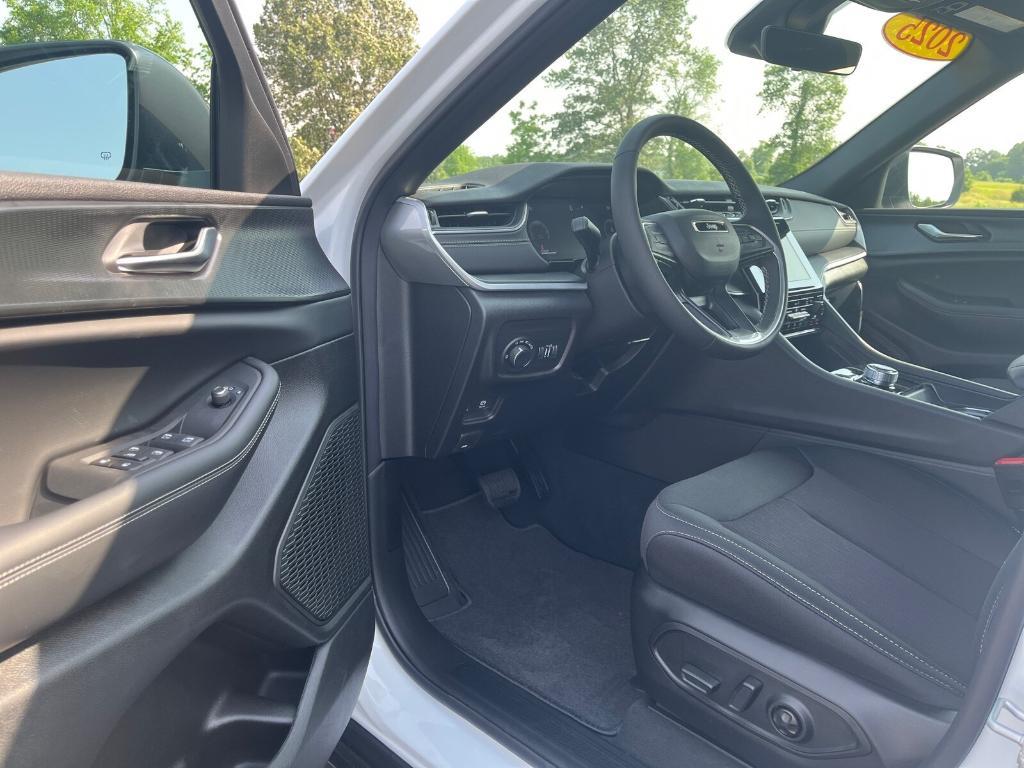 new 2025 Jeep Grand Cherokee L car, priced at $40,490