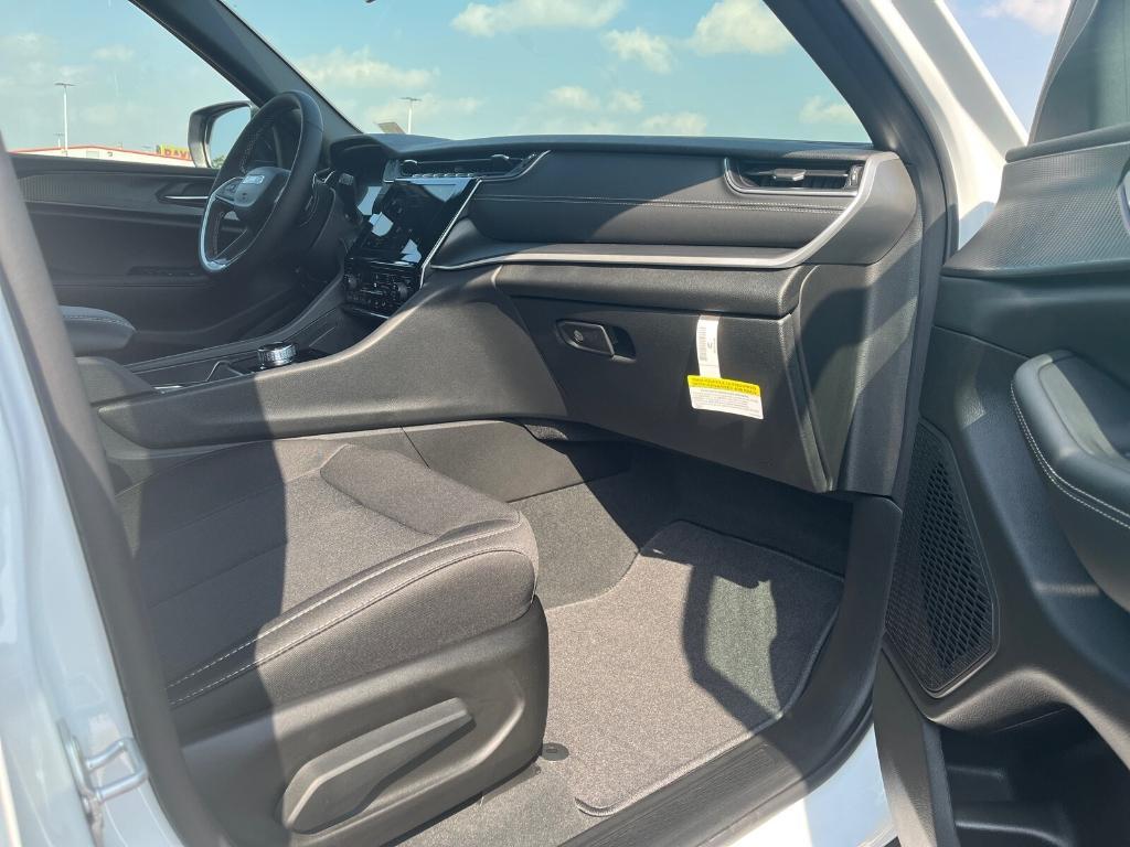 new 2025 Jeep Grand Cherokee L car, priced at $40,490