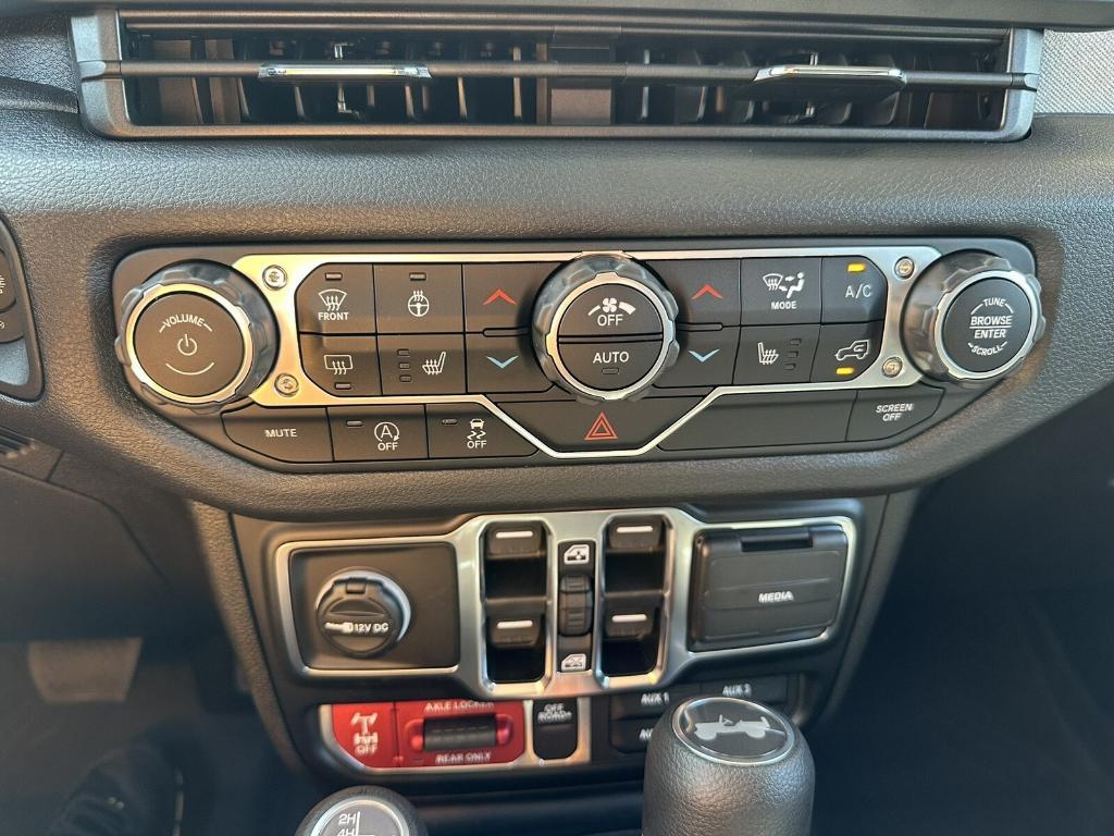 new 2025 Jeep Wrangler car, priced at $54,880