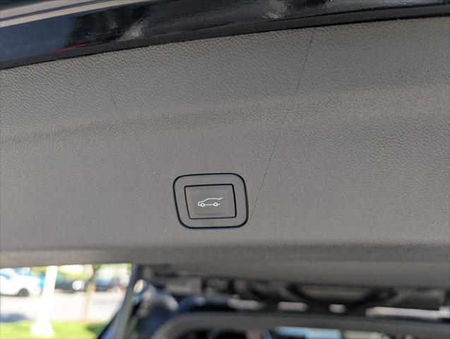 used 2025 GMC Yukon car, priced at $87,265