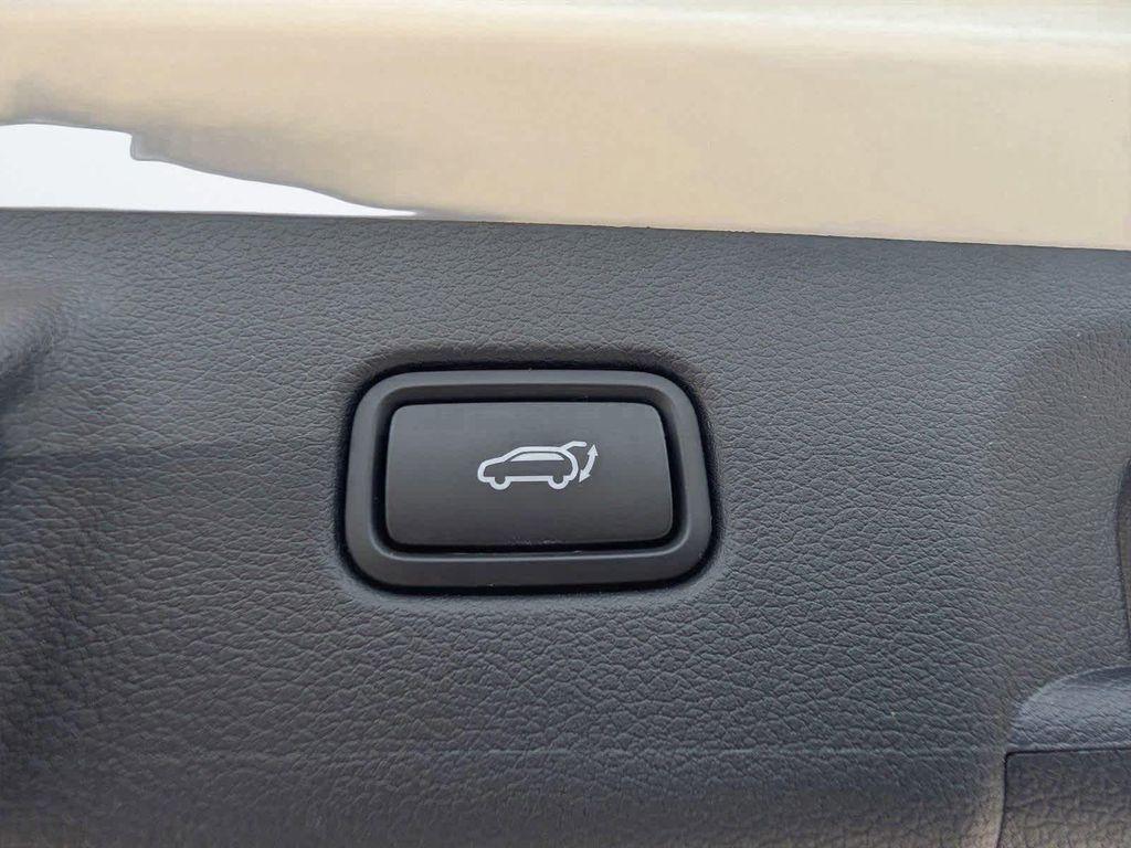 used 2025 Hyundai Palisade car, priced at $39,555