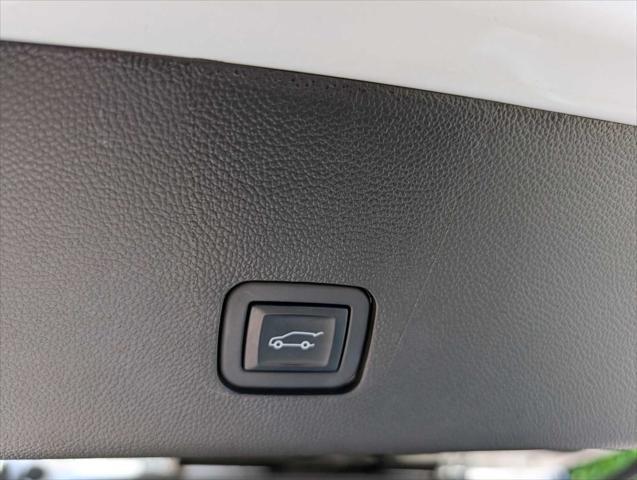 used 2022 Chevrolet Traverse car, priced at $30,998