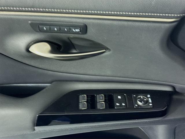 used 2022 Lexus ES 350 car, priced at $36,582