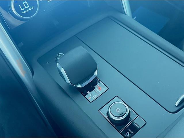 new 2025 Land Rover Discovery car, priced at $79,068