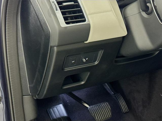 new 2025 Land Rover Discovery car, priced at $67,003