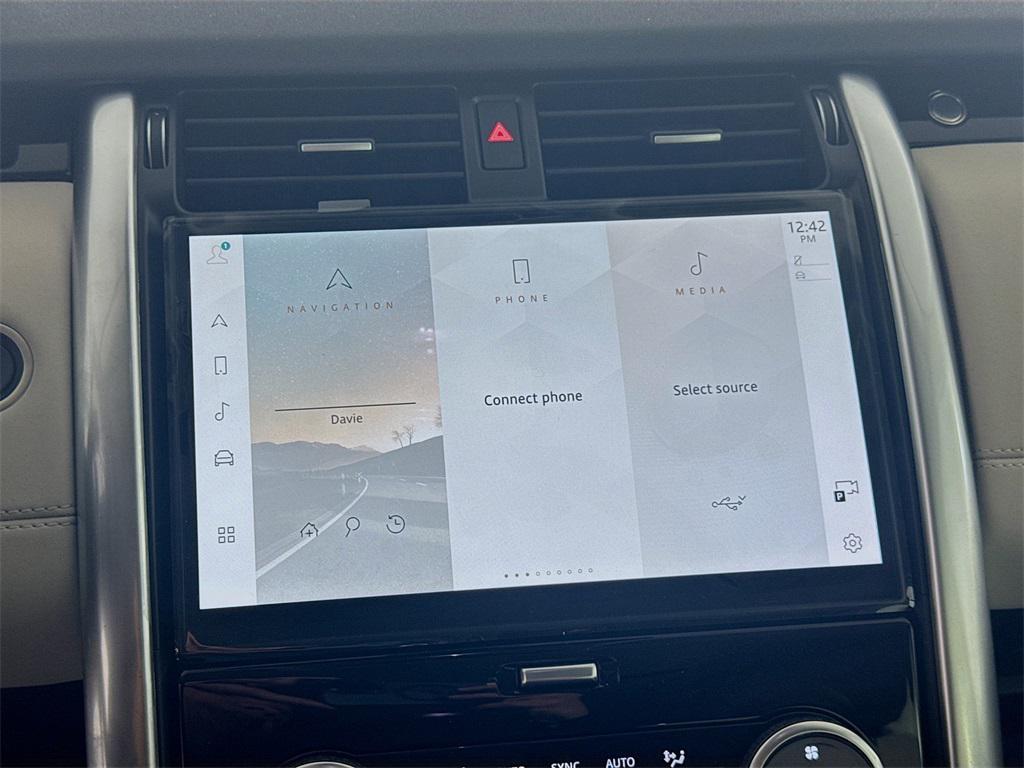 new 2025 Land Rover Discovery car, priced at $65,078