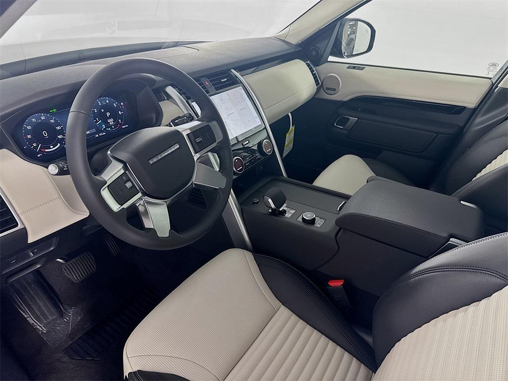 new 2025 Land Rover Discovery car, priced at $65,078