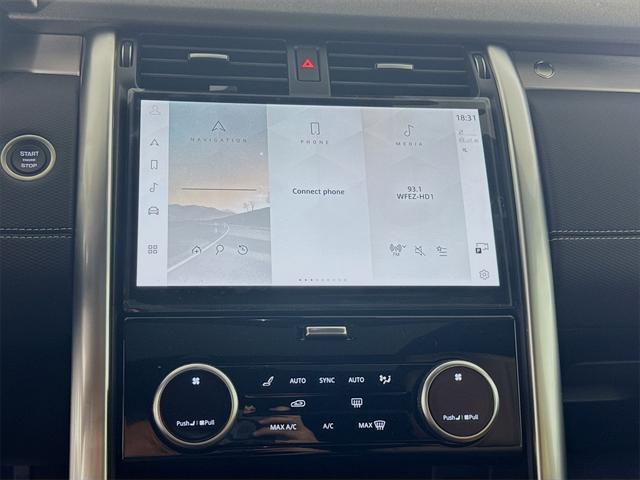 new 2025 Land Rover Discovery car, priced at $76,825