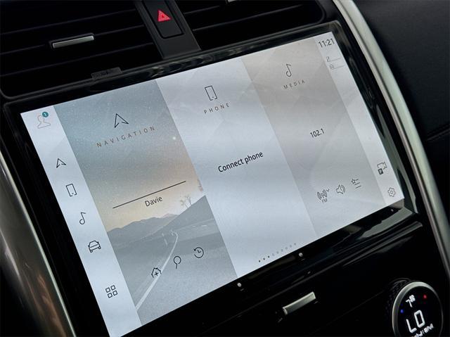 new 2024 Land Rover Discovery car, priced at $63,073