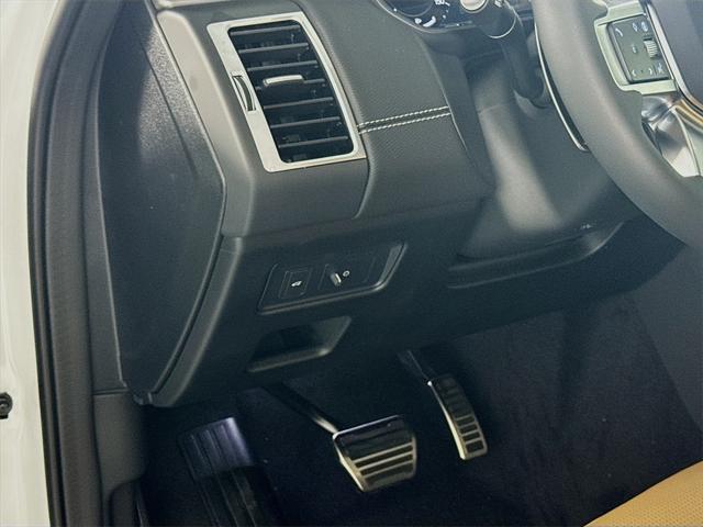 new 2025 Land Rover Discovery car, priced at $78,468