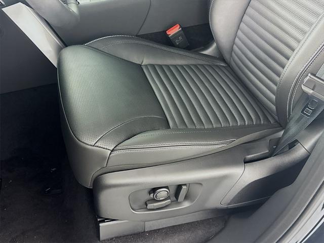 new 2025 Land Rover Discovery car, priced at $74,278