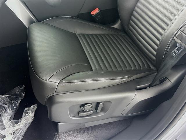 new 2025 Land Rover Discovery car, priced at $68,868