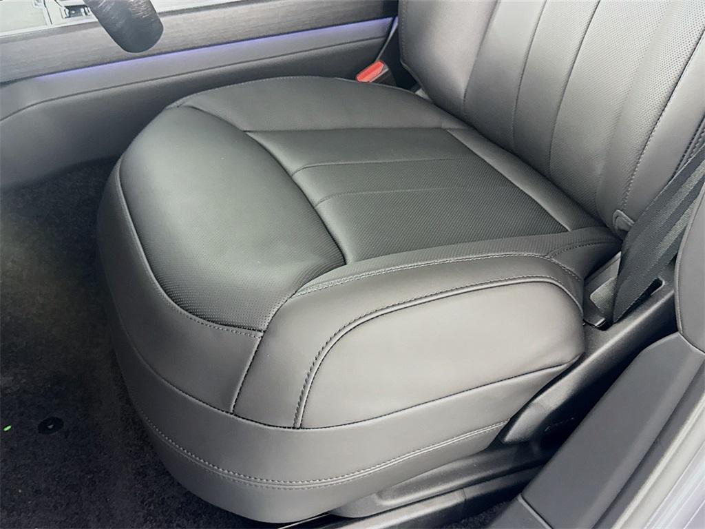 new 2025 Land Rover Range Rover car, priced at $128,555
