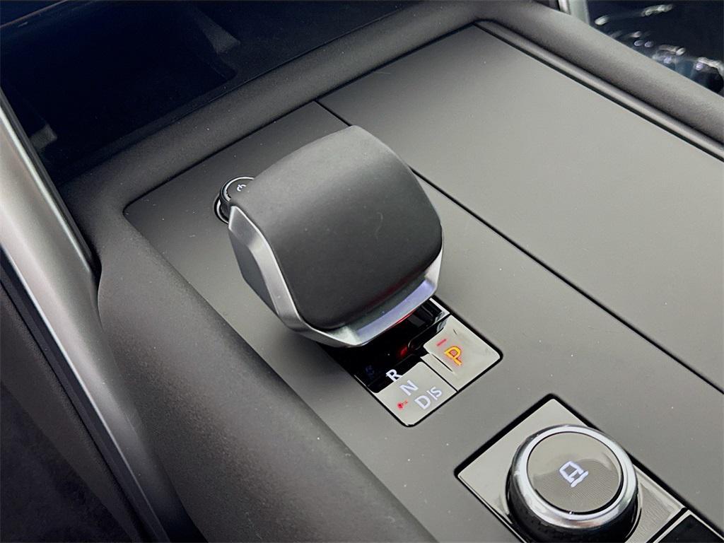 new 2025 Land Rover Discovery car, priced at $67,003