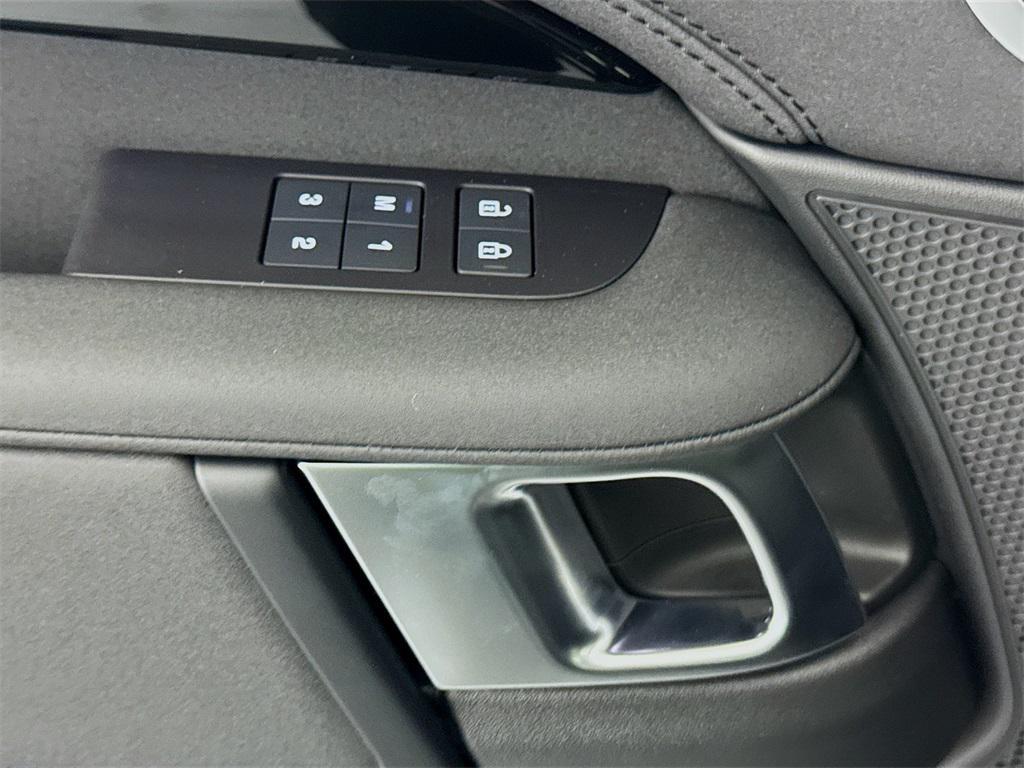 new 2025 Land Rover Discovery car, priced at $67,003