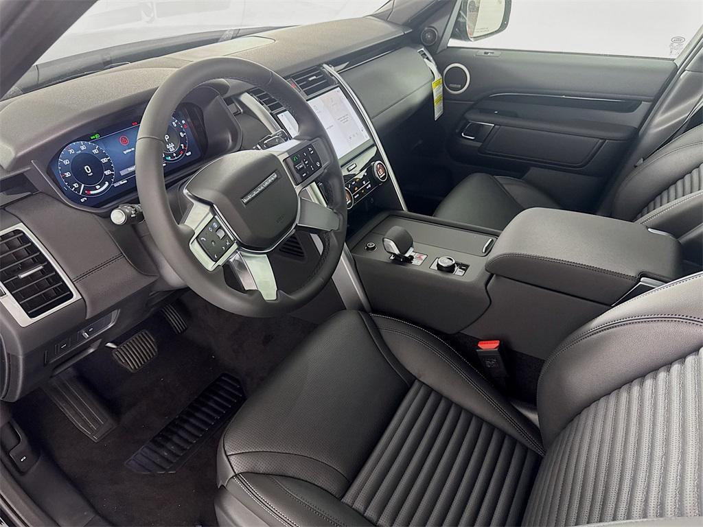 new 2025 Land Rover Discovery car, priced at $66,778
