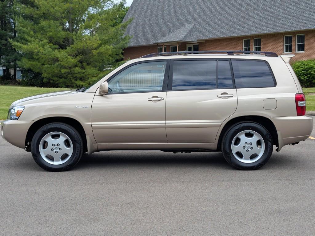 used 2005 Toyota Highlander car, priced at $7,495