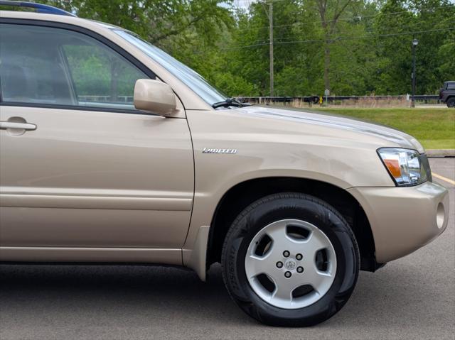 used 2005 Toyota Highlander car, priced at $7,495