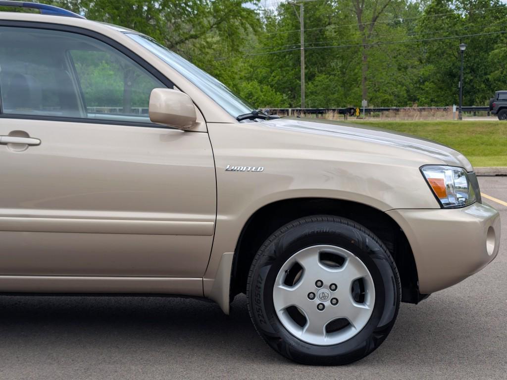 used 2005 Toyota Highlander car, priced at $7,495