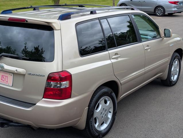 used 2005 Toyota Highlander car, priced at $7,495