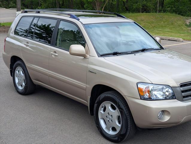 used 2005 Toyota Highlander car, priced at $7,495