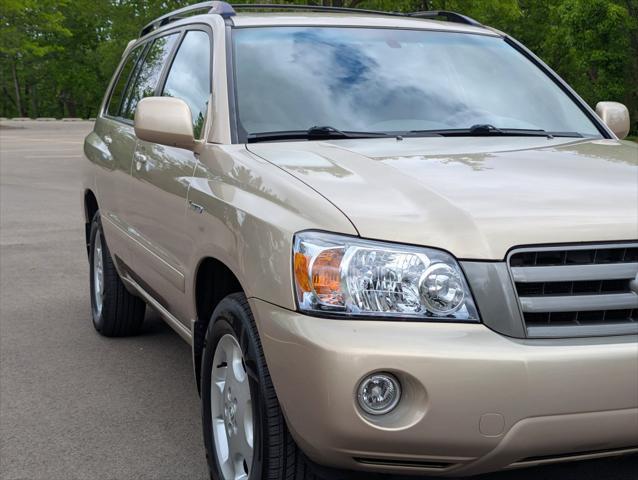 used 2005 Toyota Highlander car, priced at $7,495