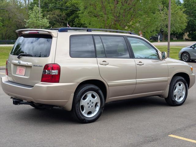used 2005 Toyota Highlander car, priced at $7,495