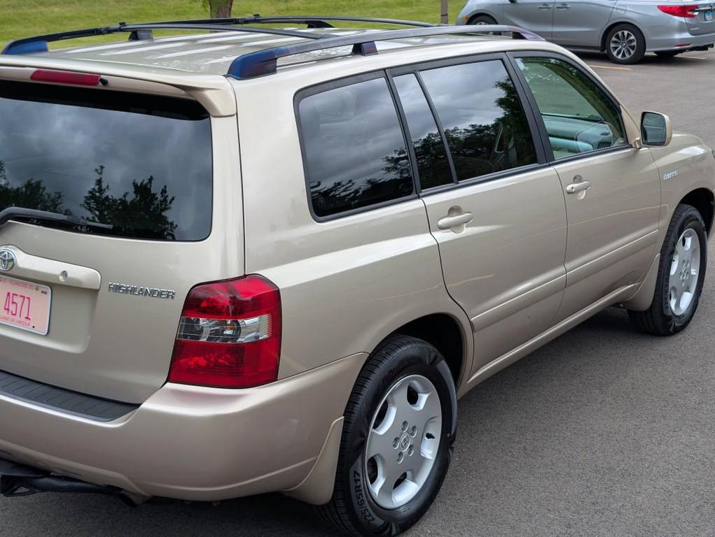 used 2005 Toyota Highlander car, priced at $7,495