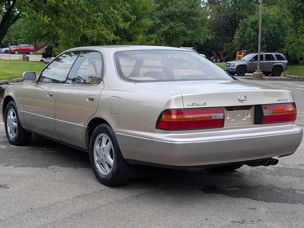 used 1995 Lexus ES 300 car, priced at $9,995