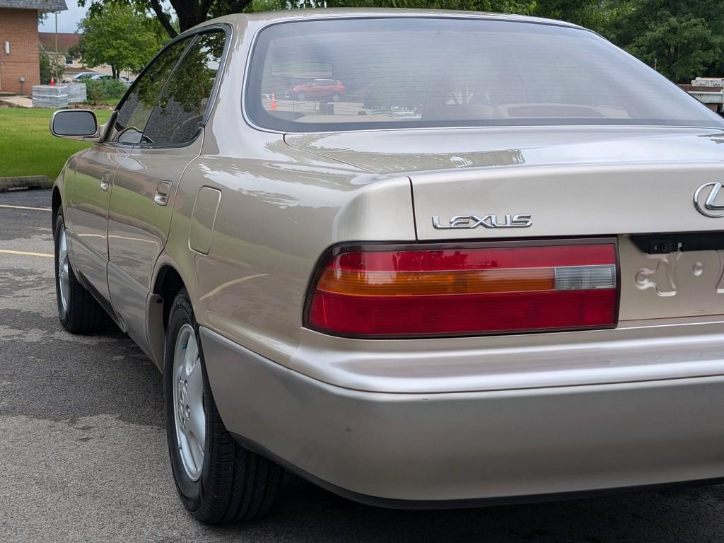 used 1995 Lexus ES 300 car, priced at $9,995