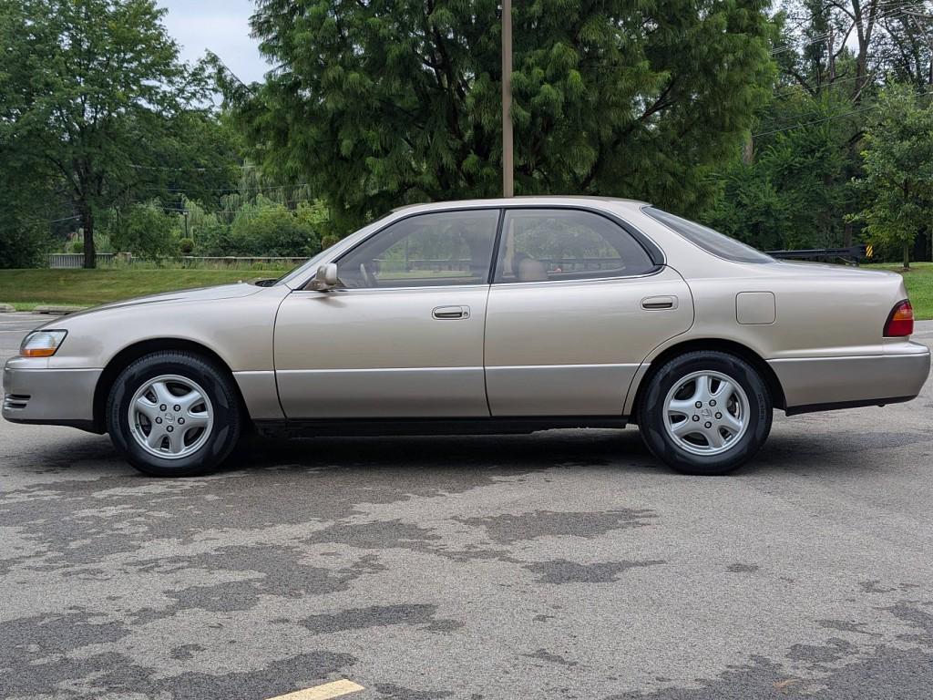 used 1995 Lexus ES 300 car, priced at $9,995