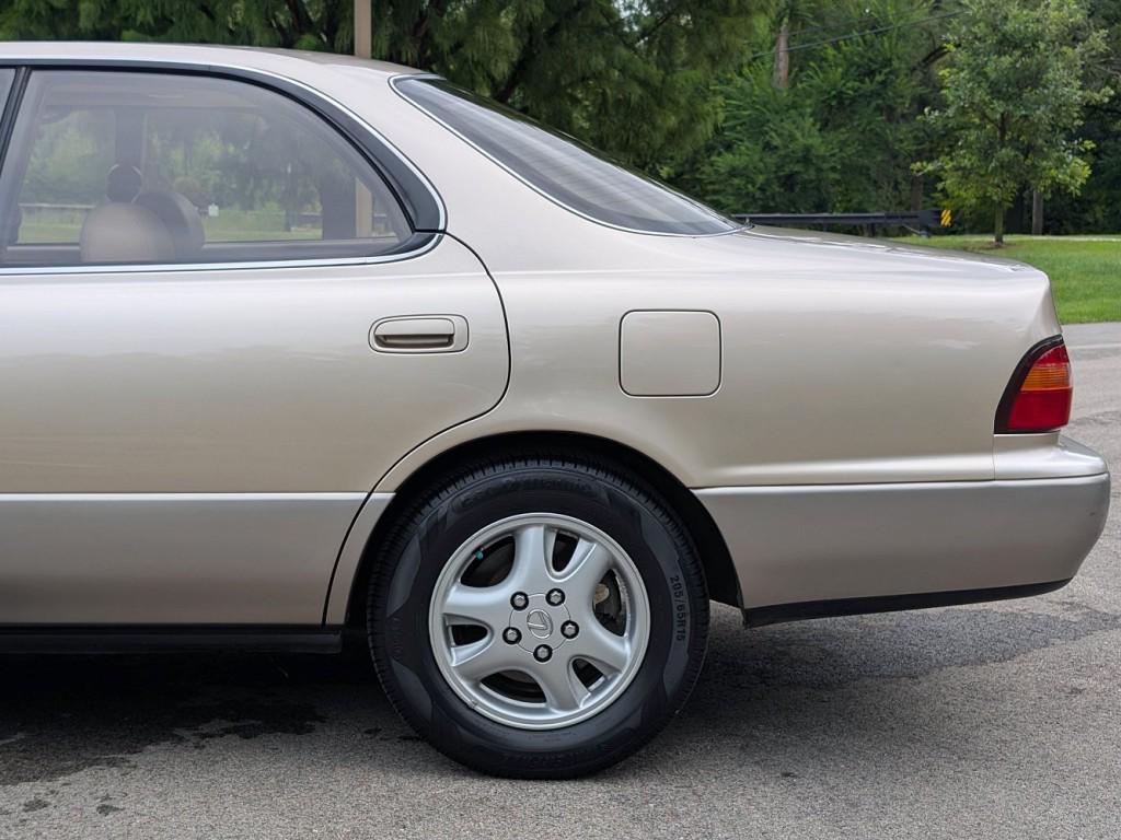 used 1995 Lexus ES 300 car, priced at $9,995