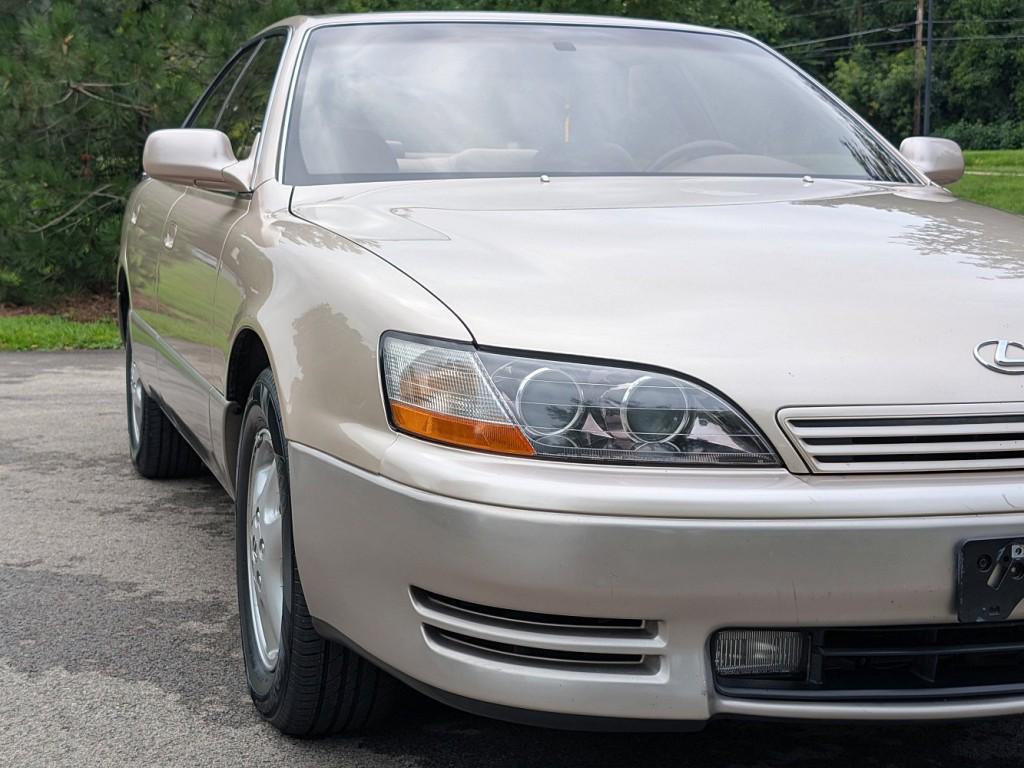 used 1995 Lexus ES 300 car, priced at $9,995