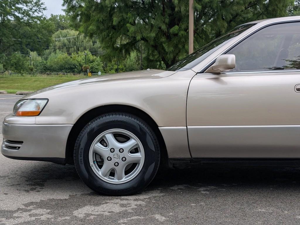 used 1995 Lexus ES 300 car, priced at $9,995
