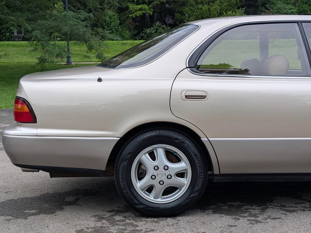 used 1995 Lexus ES 300 car, priced at $9,995