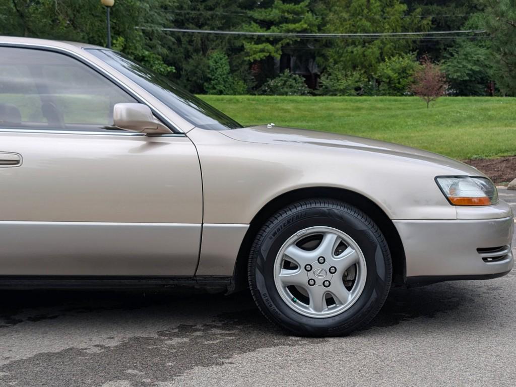 used 1995 Lexus ES 300 car, priced at $9,995