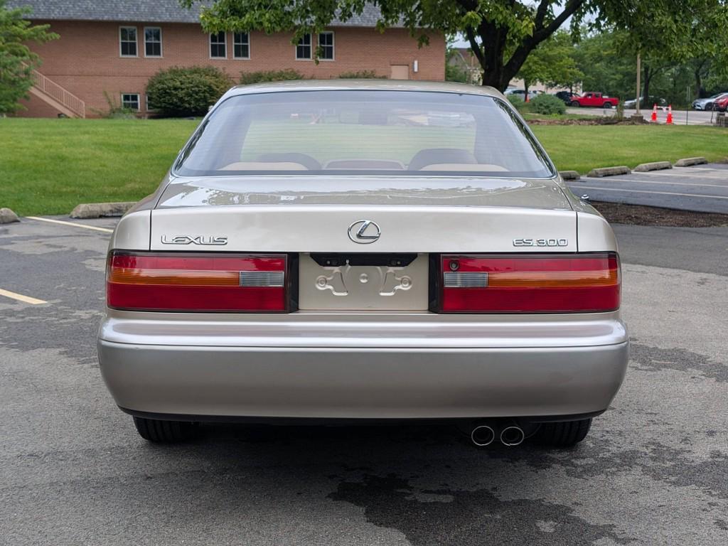 used 1995 Lexus ES 300 car, priced at $9,995