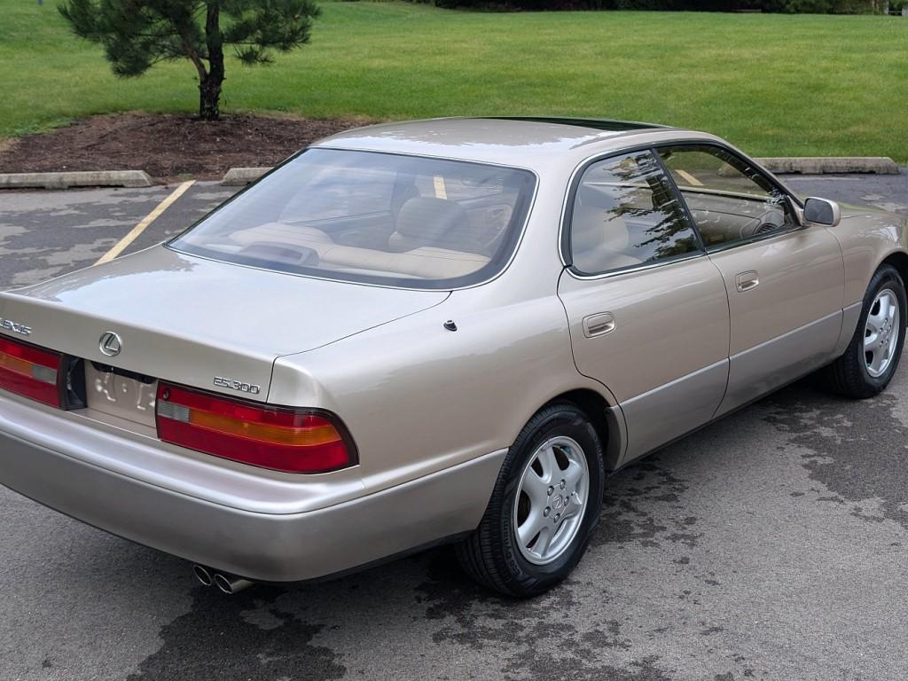 used 1995 Lexus ES 300 car, priced at $9,995