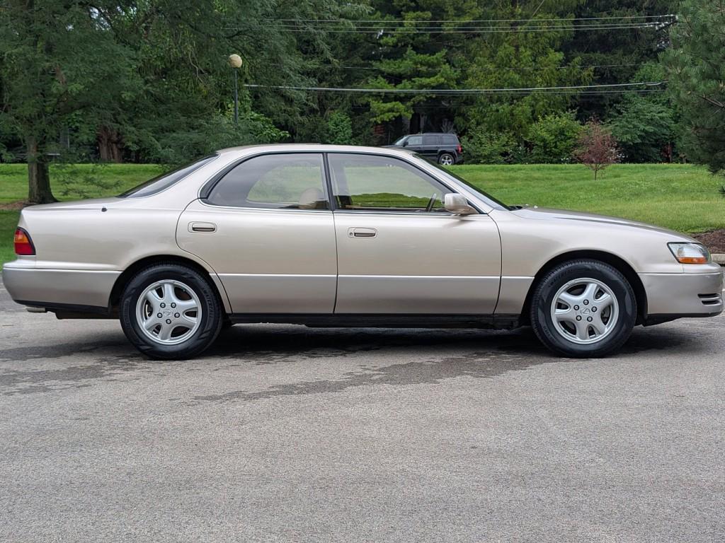 used 1995 Lexus ES 300 car, priced at $9,995
