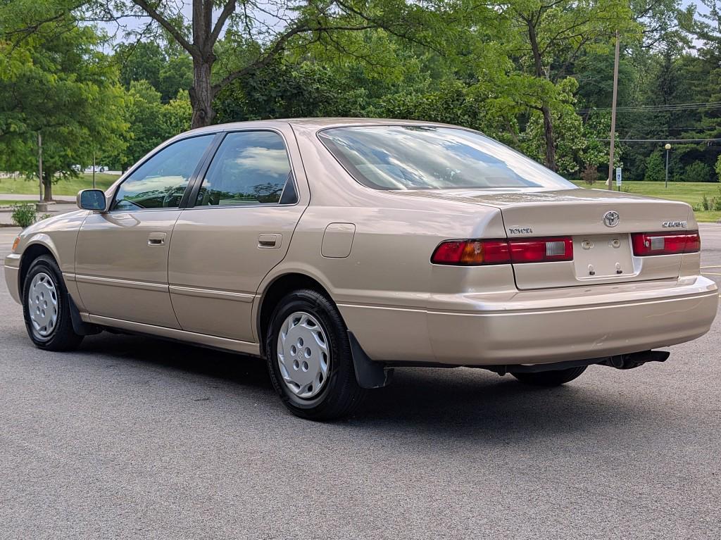 used 1998 Toyota Camry car, priced at $7,795