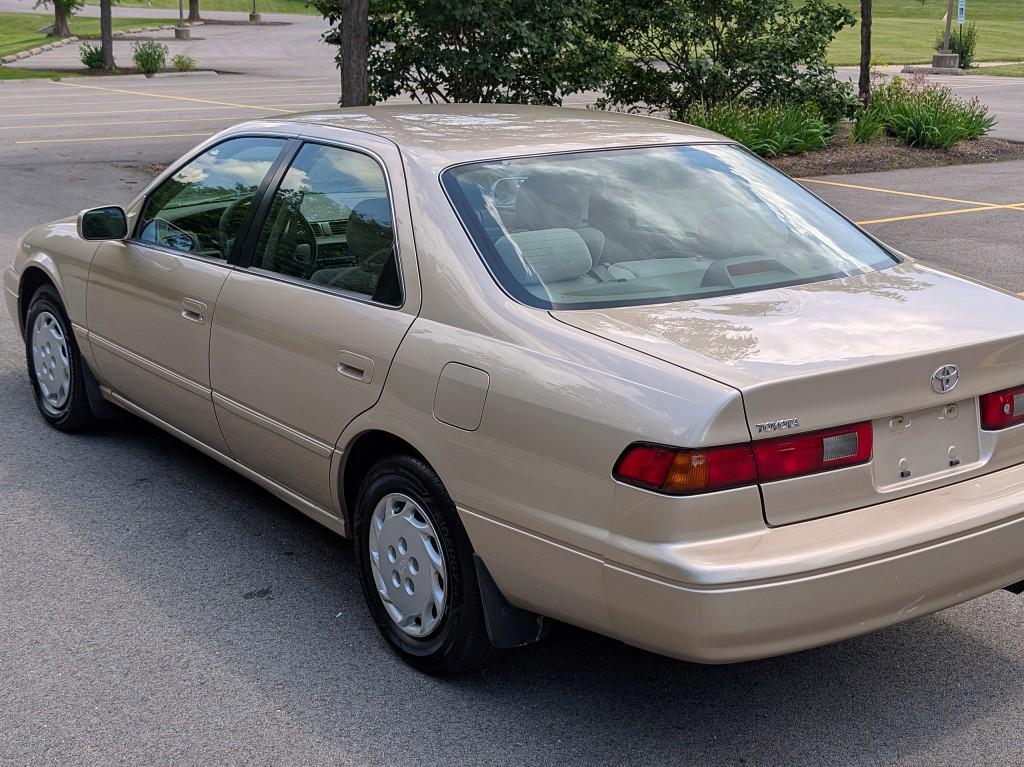 used 1998 Toyota Camry car, priced at $7,795