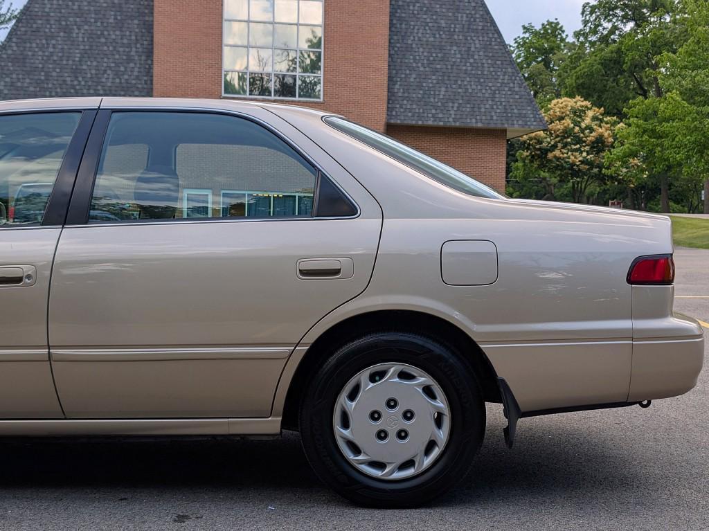 used 1998 Toyota Camry car, priced at $7,795