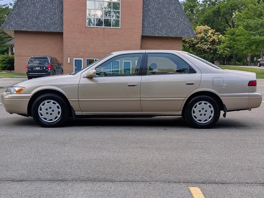 used 1998 Toyota Camry car, priced at $7,795