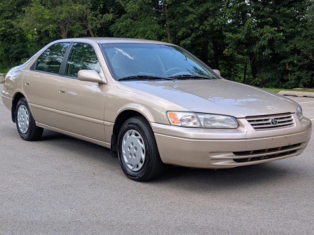 used 1998 Toyota Camry car, priced at $7,795
