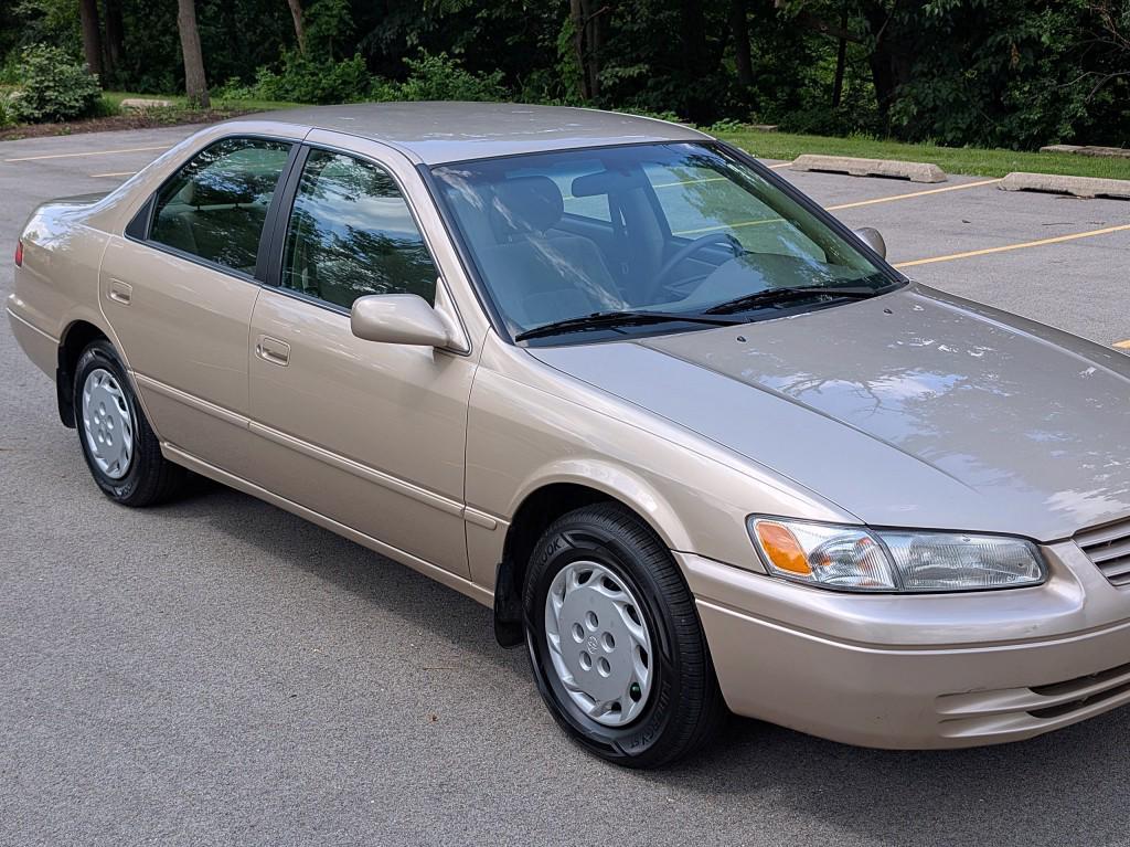 used 1998 Toyota Camry car, priced at $7,795