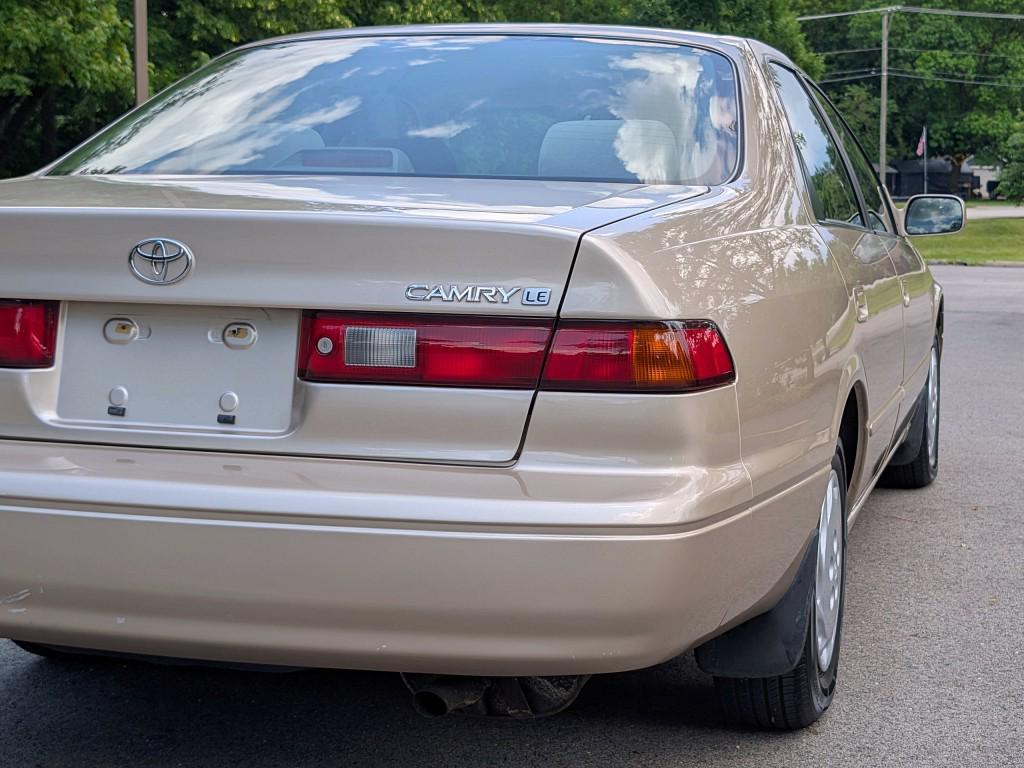 used 1998 Toyota Camry car, priced at $7,795