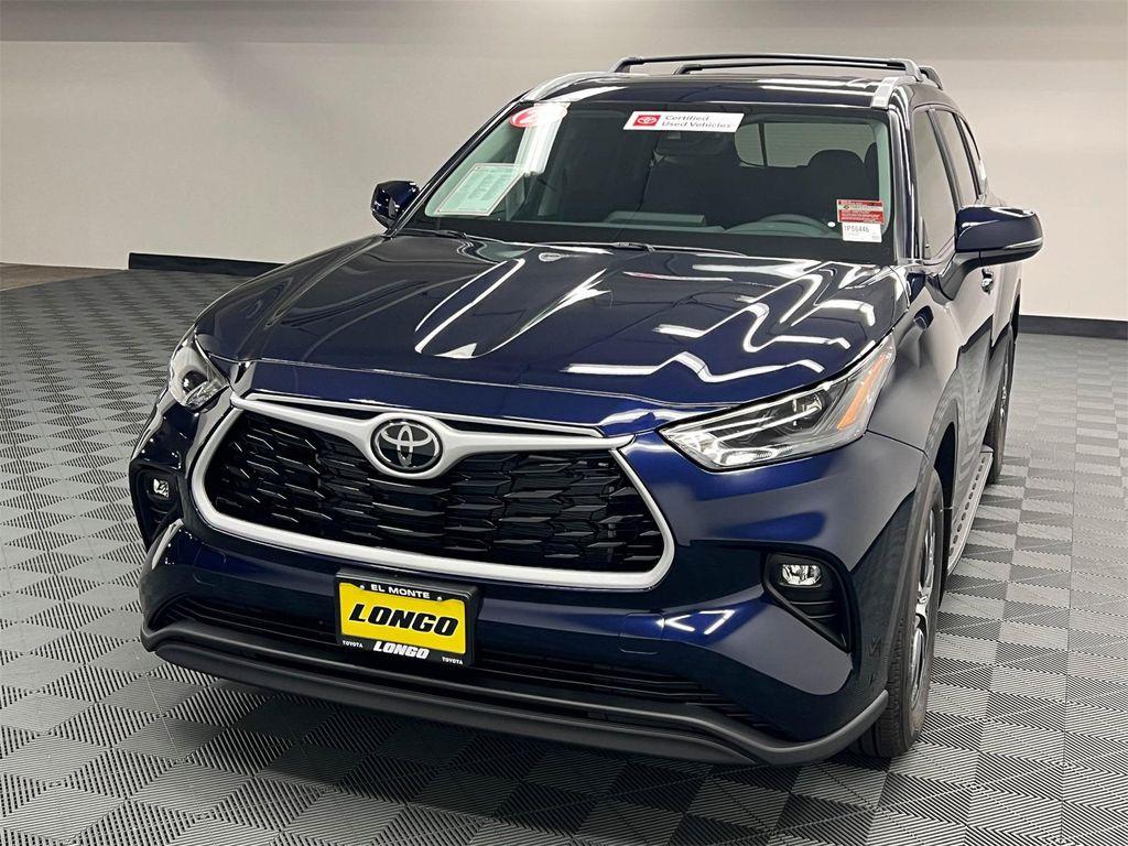 used 2025 Toyota Highlander car, priced at $48,788