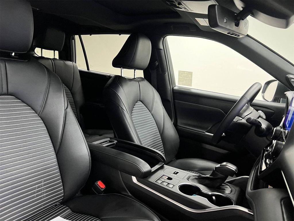 used 2024 Toyota Highlander car, priced at $43,288