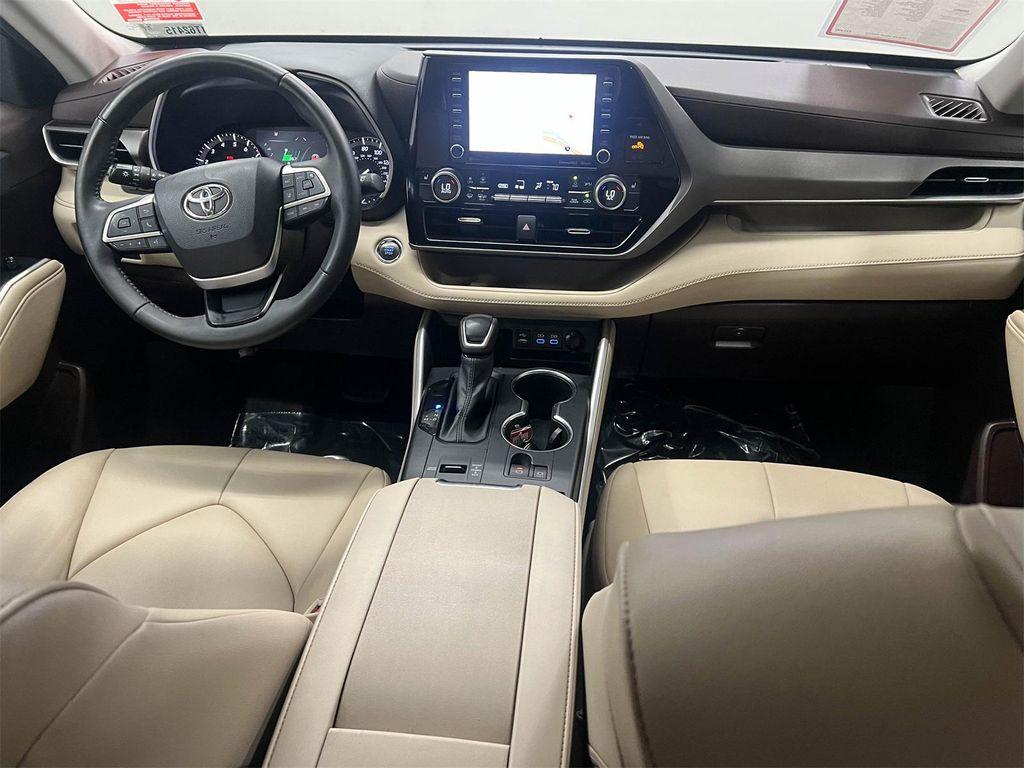 used 2022 Toyota Highlander car, priced at $33,288